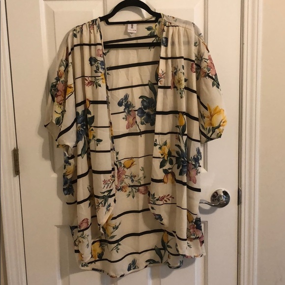 Open front breezy top - Picture 1 of 2